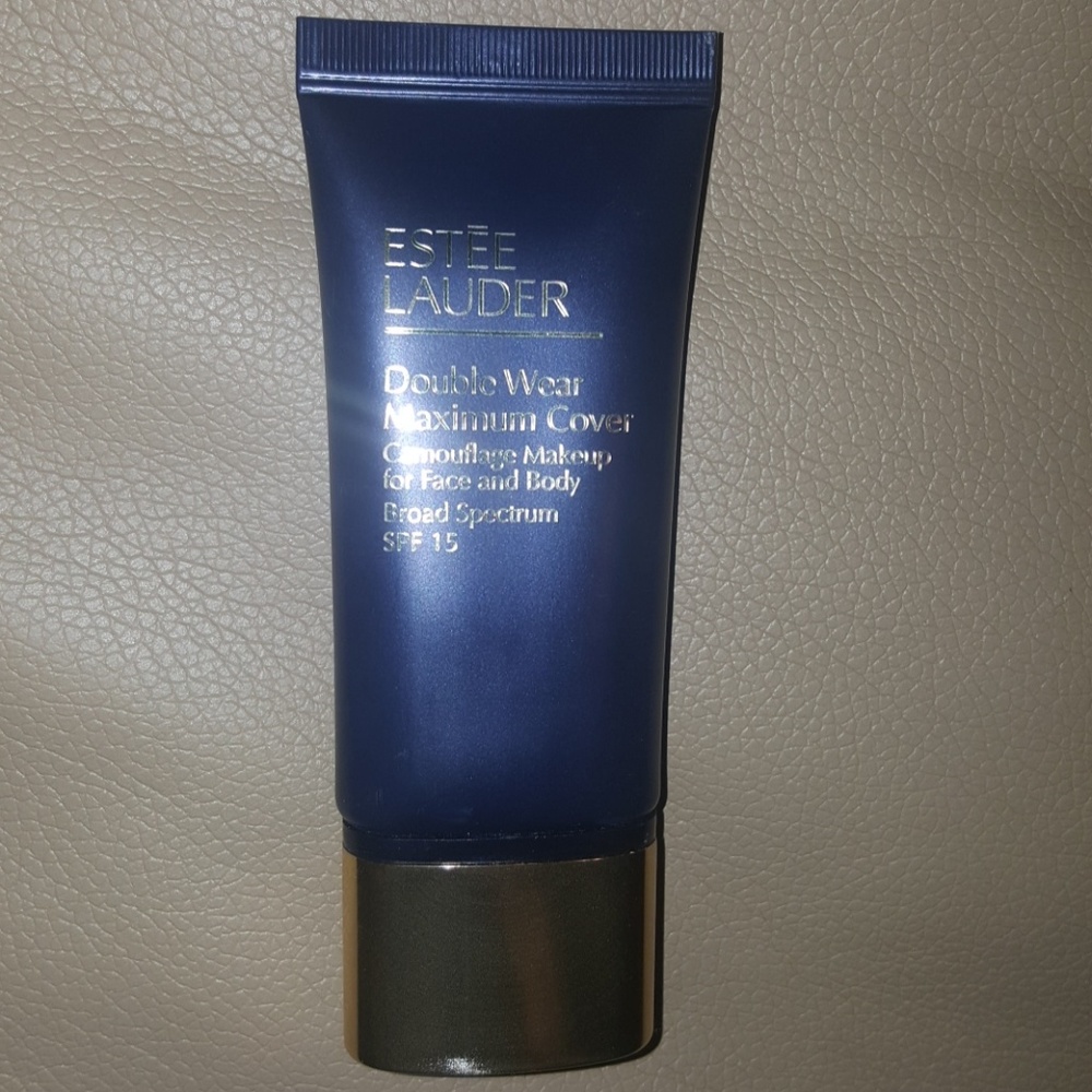 Estee Lauder Double Wear maximum cover